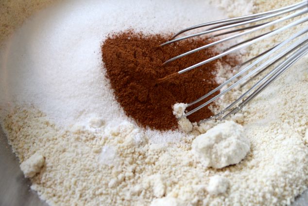 semolina cake dry ingredients in bowl