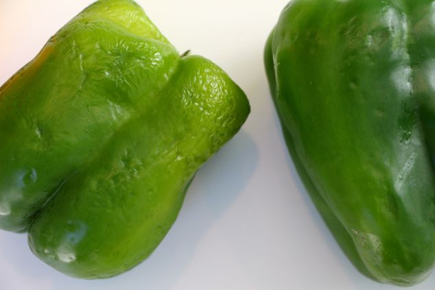 green wrinkle pepper side