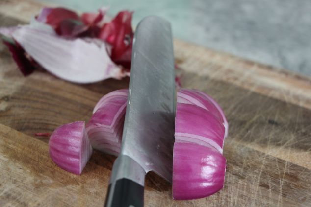 purple onion cut
