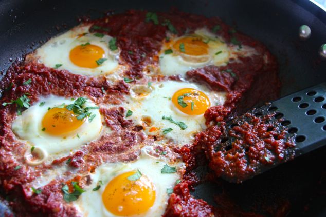 shakshuka serving from pot