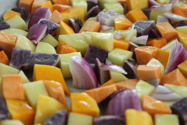 vegetables with olive oil on tray