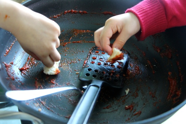 two little hands in the shakshuka