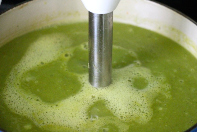 blending pea soup up close