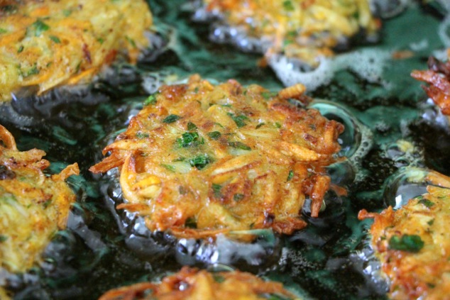 frying latkes up close