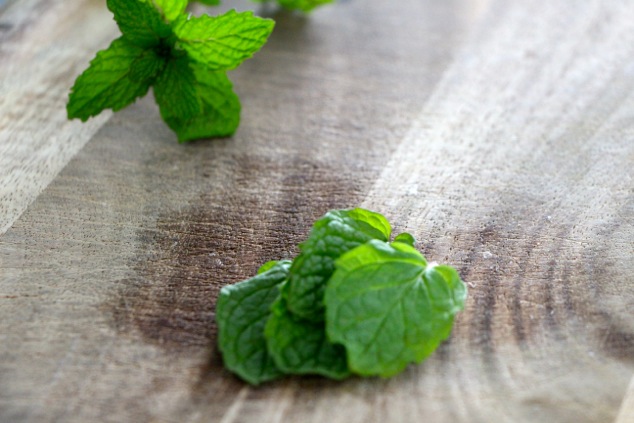 mint leaves before chopping