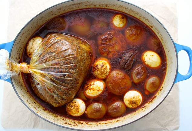 Hamin in pot from above