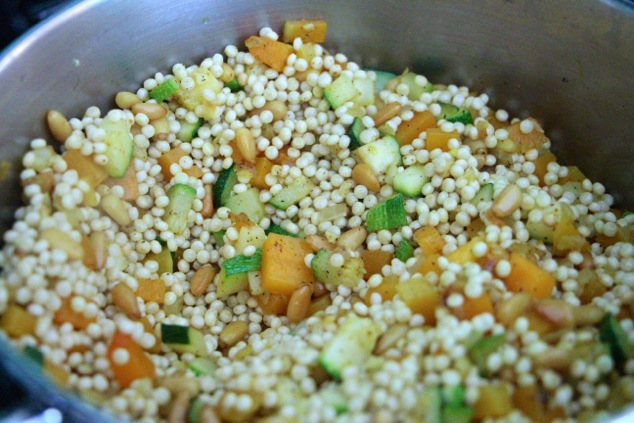 mixing ptitim with veggies in pot