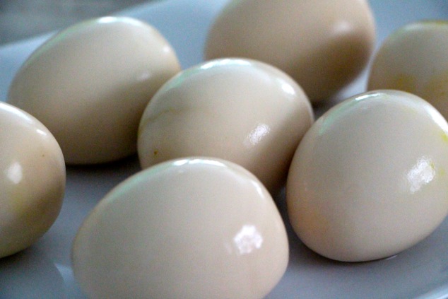 Hamin eggs peeled