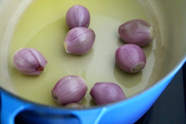 shallots in pot