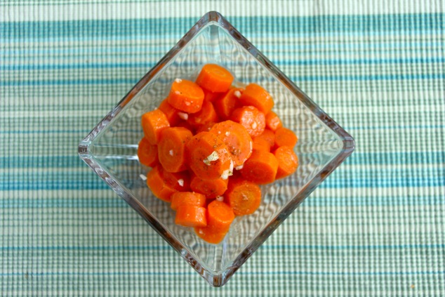 tunisian carrot salad in serving dish