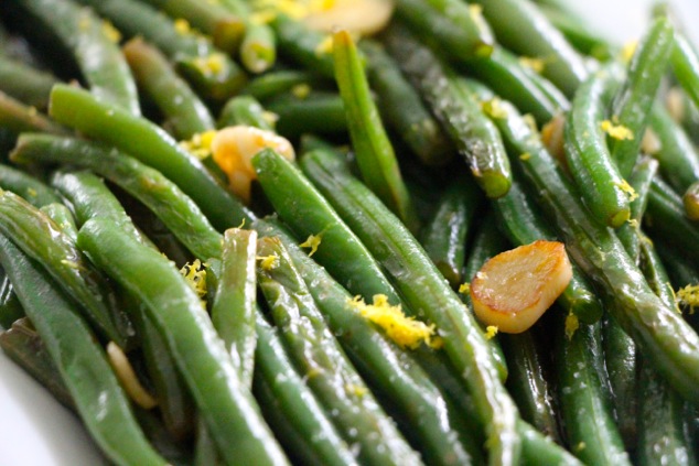 cooked green beans with garlic and lemon zest