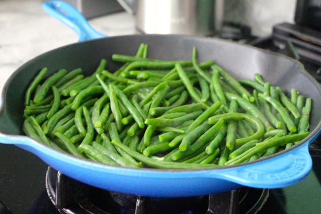 green beans in pan