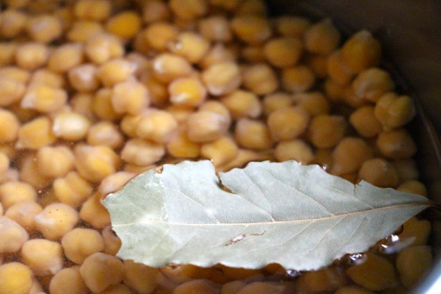 adding bay leaf to chickpeas