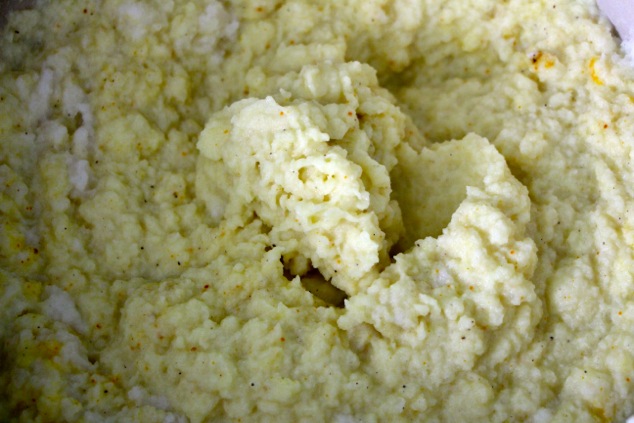 blending spices into mashed cauliflower
