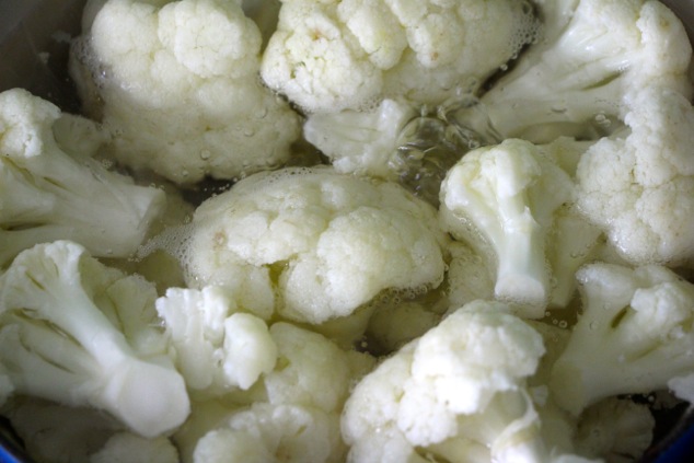 cauliflower florets boiling