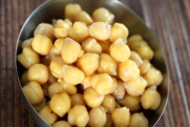 cooked chickpeas up close
