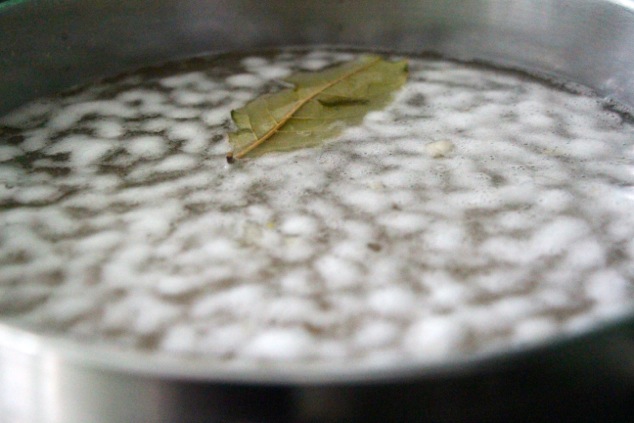 foaming water with bay leaf