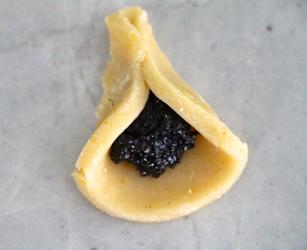 folding a hamentashen