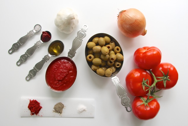 green olives in tomato sauce ingredients