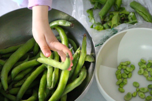 kids hands and lava beans