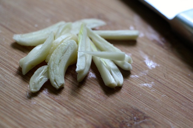 sliced garlic up close