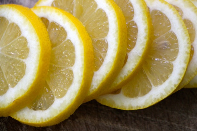 slicing lemon