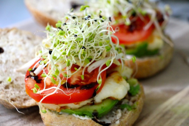 halloumi sandwich with balsamic ready