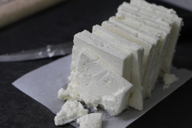 slicing feta