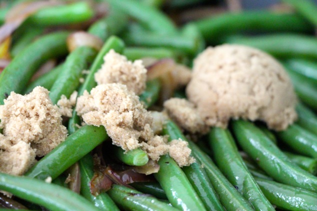 adding brown sugar to green beans