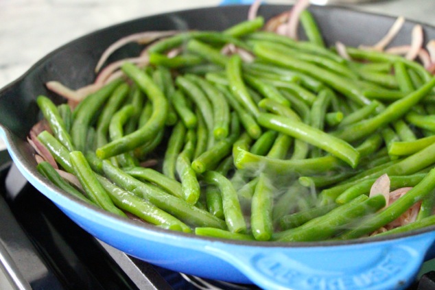 blanched green beans in pan
