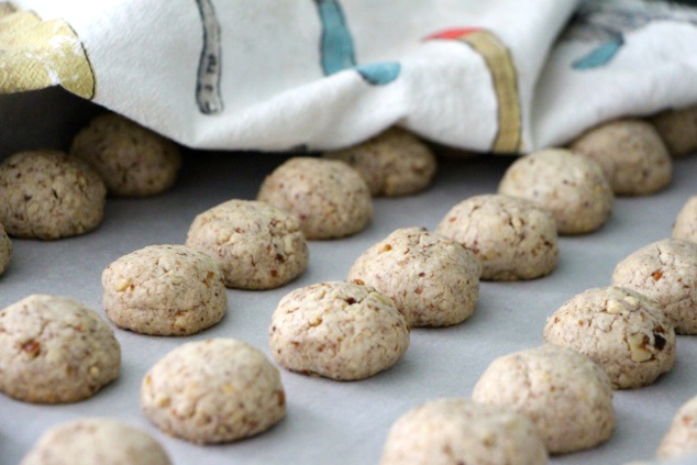 baked-cookies-on-tray