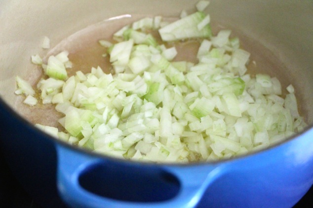 chopped-onion-in-pot