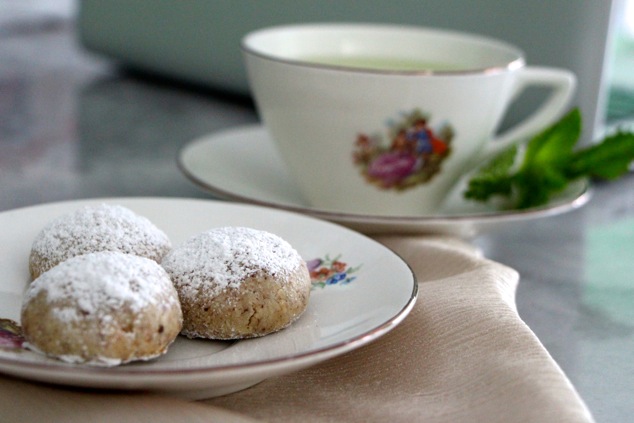 cookies-on-a-serving-plate