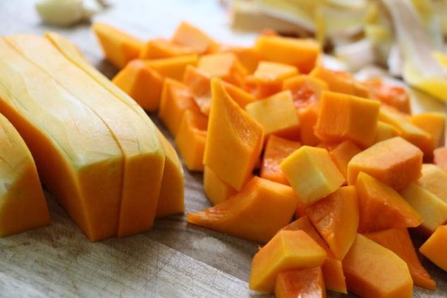 cutting-butterbut-squash