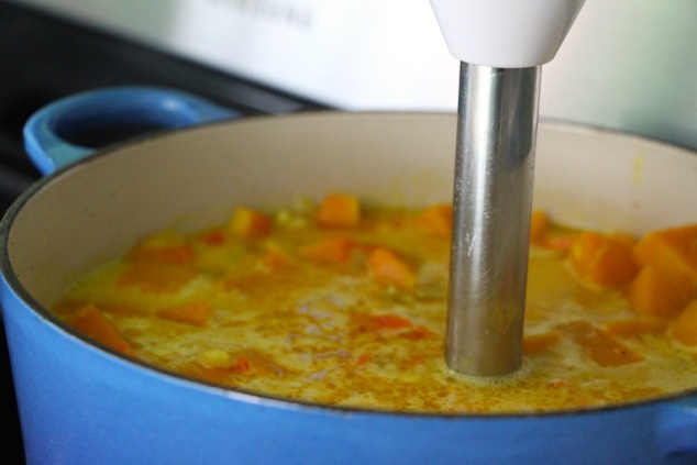 stick-hand-blender-in-soup