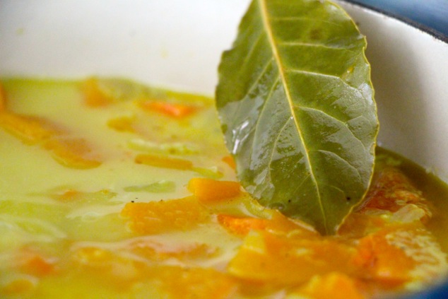 taking-out-bay-leaf-from-cooked-soup