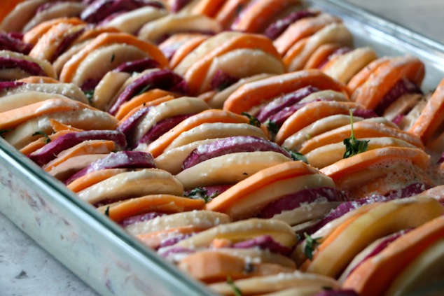 adding-cream-mixture-to-potato-slices