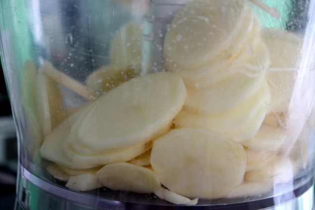 potatoe-slices-in-food-processor