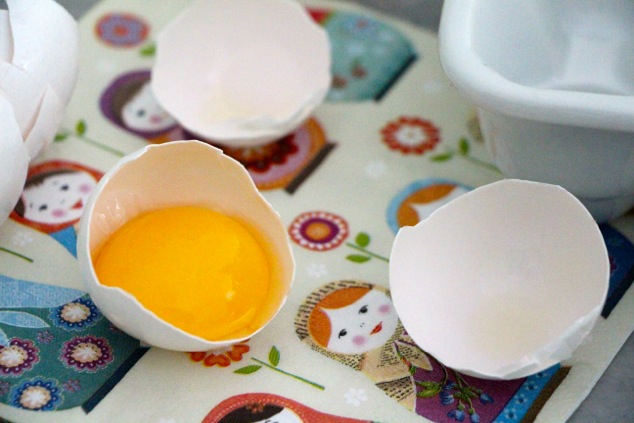 separating-eggs