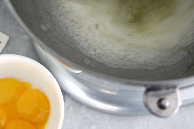 starting-to-mix-egg-whites