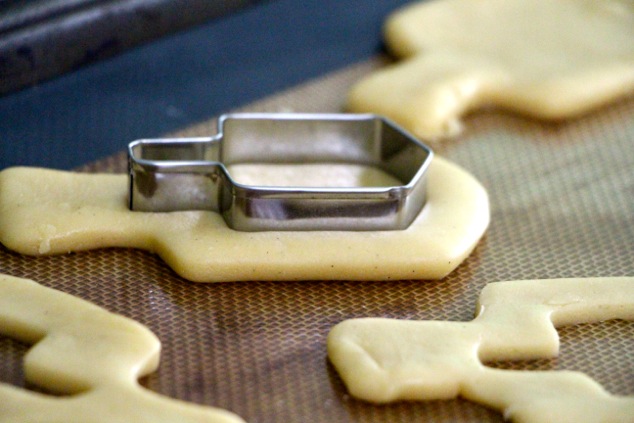 creating-cookie-window-while-cookies-on-tray-up-close