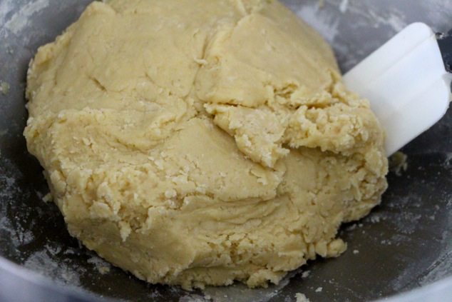 forming-cookie-dough