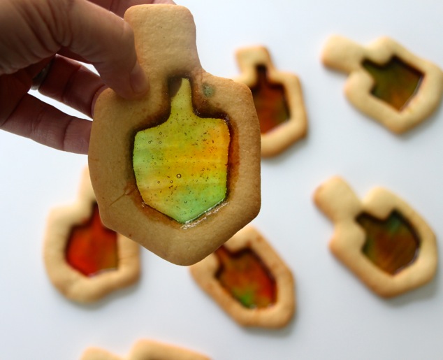 greenish-dreidel-cookie