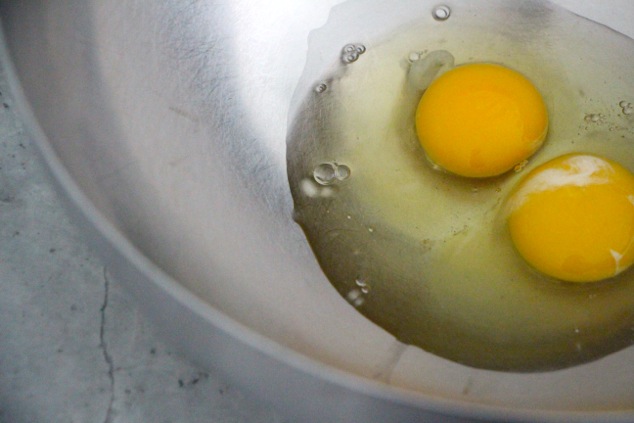 to-eggs-in-bowl