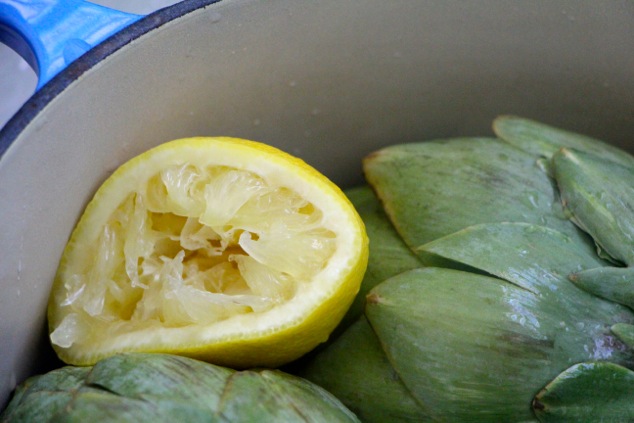 artichoke with freshly squeezed lemon juice up close