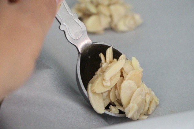 creating cookies on tray