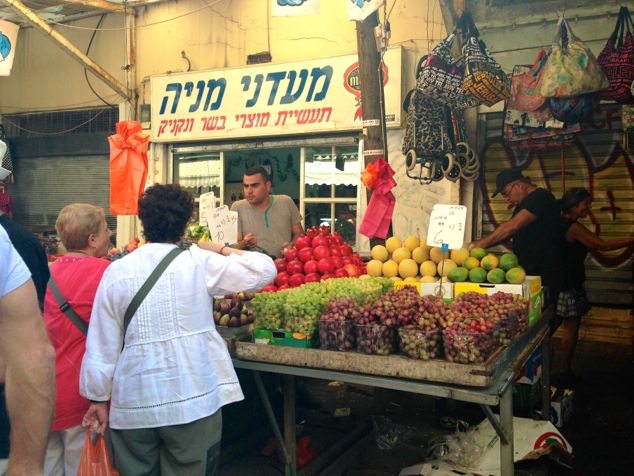 fresh figs in the market of Tel Aviv