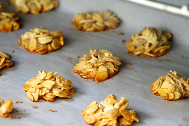 sliced almond cookies baking