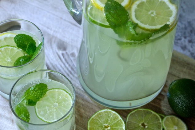 serving Tunisian lemonade