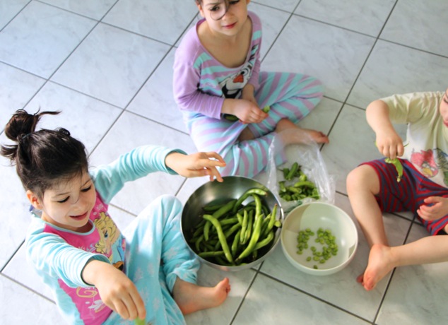 kids peeling fava beans